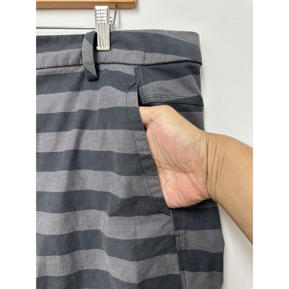 Lululemon Shorts Mens 38 Grey Striped Athletica Kahuna Bermuda Golf Performance - Picture 5 of 13